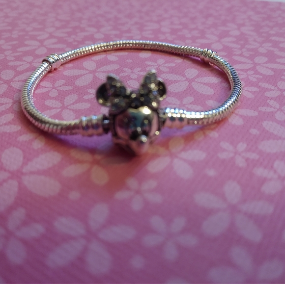 Minnie Mouse European Charm Bracelet - Picture 2 of 2